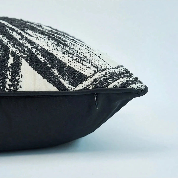 Modern Black and White Abstract Cushion Cover – A Chic Addition to Your Space!

